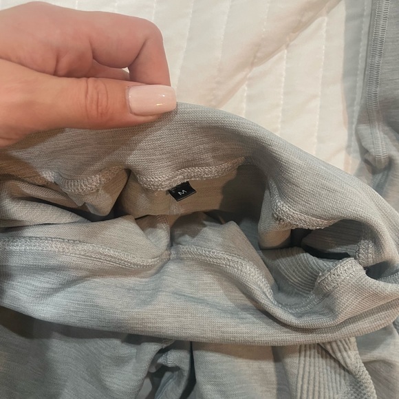 Alphalete Aero leggings color cloud grey size medium - Picture 4 of 4